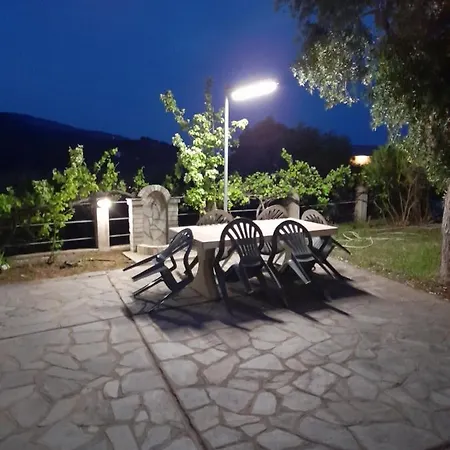 Giola Aparments And 2 *